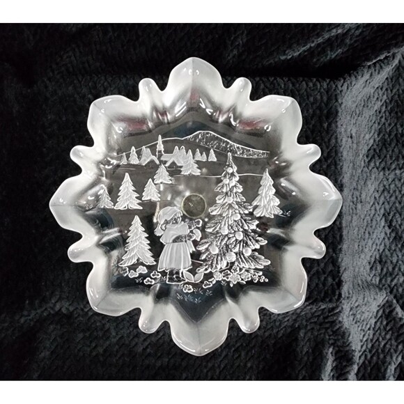 MIKASA Holiday Classic 10" Footed Bon Bon Crystal Dish Christmas Story 1990’s - Picture 1 of 8